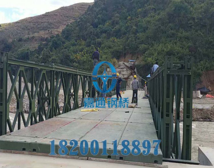 云南200型贝雷钢桥安装完毕